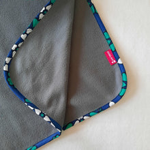 Load image into Gallery viewer, Kioko Border Fleece Blanket