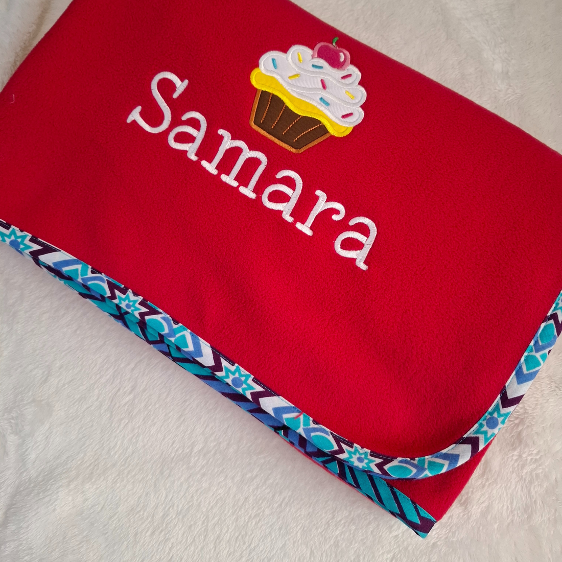 KDL Border Fleece Blankie Samara Cupcake